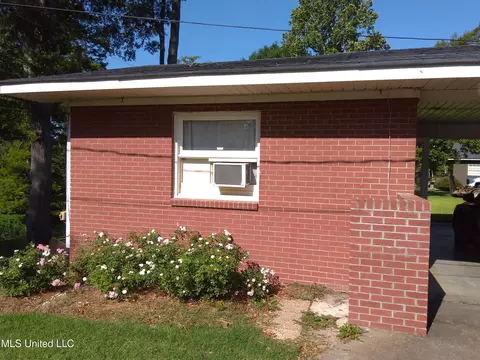 Exterior - 6 Morningside Dr, Indianola, MS 38751 photo 6 of 10