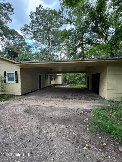 Exterior - 3115 Shirley Dr, Jackson, MS 39212 photo 2 of 3
