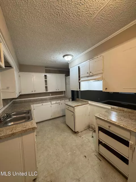 Kitchen - 3115 Shirley Dr, Jackson, MS 39212 photo 3 of 3
