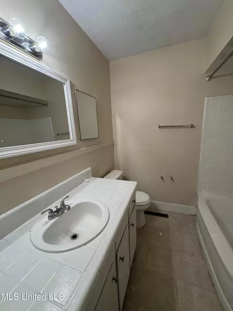 Bath - 3115 Shirley Dr, Jackson, MS 39212 photo 1 of 2