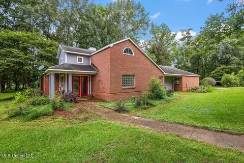 101 Chestnut Dr, Clinton, MS 39056