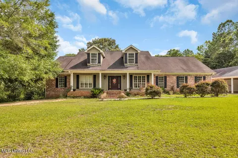 2011 Riverwood Dr, Vancleave, MS 39565