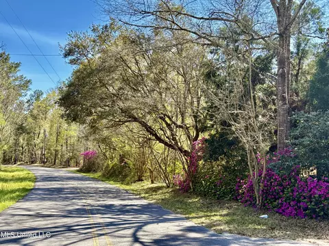 2145 Beesley Rd, Lucedale, MS 39452