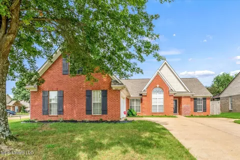 5665 Deer Ridge Dr, Southaven, MS 38672