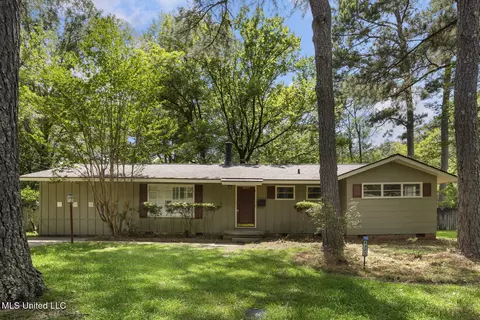 4327 Manhasset Dr, Jackson, MS 39211