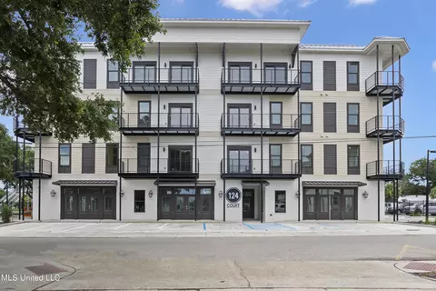 124 Court Unit Apt 302 St, Bay Saint Louis, MS 39520