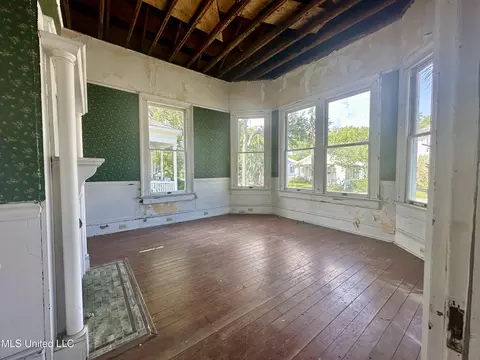 Living - 123 Morrison Ave, Biloxi, MS 39530 photo 2 of 2