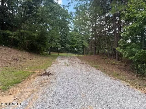 2555 Laws Hill Rd, Holly Springs, MS 38635