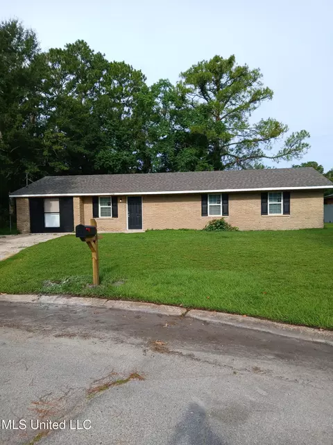 5736 Eastwood Dr, Moss Point, MS 39563