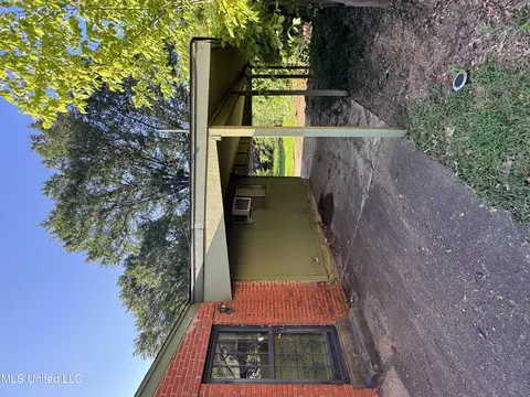 1843 Whitehead Dr, Southaven, MS 38671