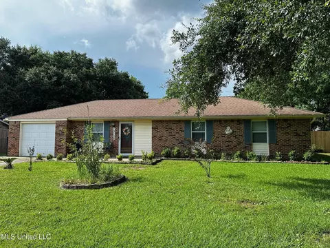 13104 Sweetbriar St, Ocean Springs, MS 39564
