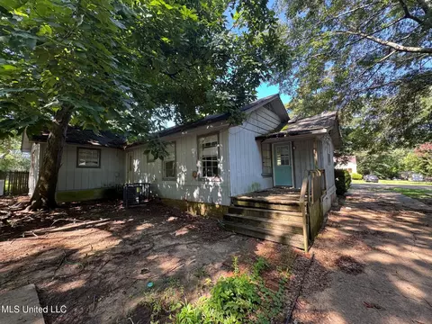 Exterior - 2664 Glenn St, Jackson, MS 39204 photo 2 of 2