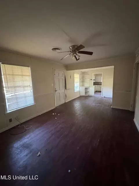 Living - 2664 Glenn St, Jackson, MS 39204 photo 1 of 3