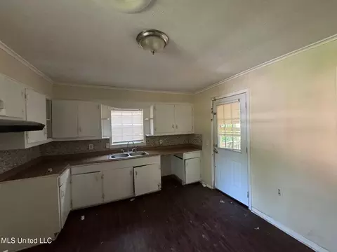 Kitchen - 2664 Glenn St, Jackson, MS 39204 photo 1 of 2