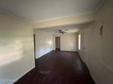 Living - 2664 Glenn St, Jackson, MS 39204 photo 2 of 3