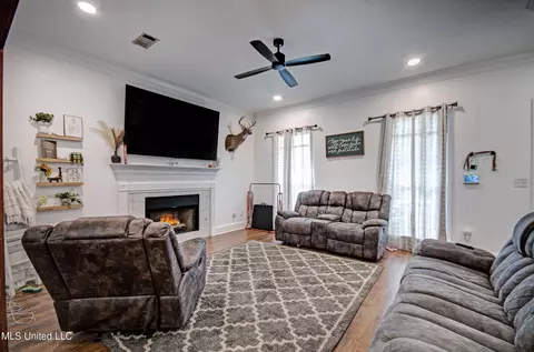 Living - 215 Moss Valley Dr, Brandon, MS 39042 photo 1 of 2