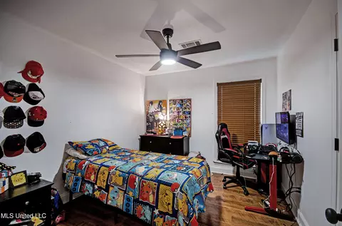Bedroom - 215 Moss Valley Dr, Brandon, MS 39042 photo 3 of 5