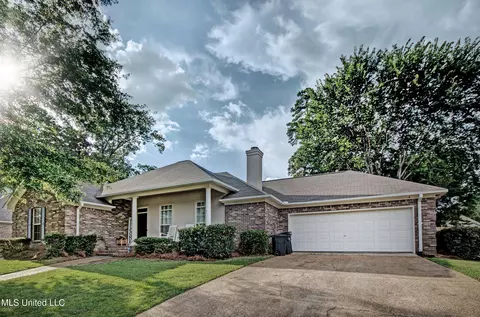 Exterior - 215 Moss Valley Dr, Brandon, MS 39042 photo 2 of 7