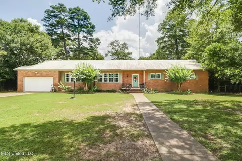 221 S Third St, Wiggins, MS 39577