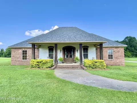 1010 Woodhaven Dr, Hazlehurst, MS 39083
