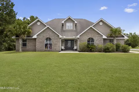 1005 Maple St, Waveland, MS 39576