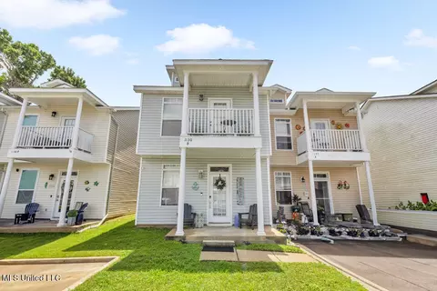 1130 Century Oaks Dr #B, Gulfport, MS 39507