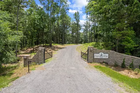 205 Cougar Trl, Flora, MS 39071