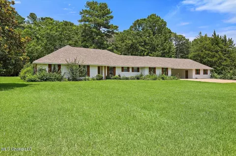 12 Sylwood Pl, Jackson, MS 39209