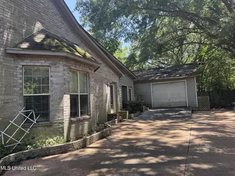 Exterior - 407 N Thunderbird Rd, Hernando, MS 38632 photo 7 of 10