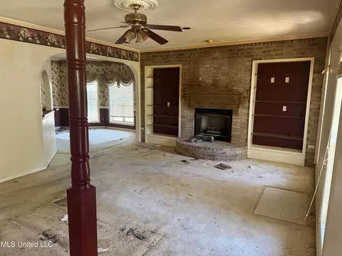 Living - 407 N Thunderbird Rd, Hernando, MS 38632 photo 1 of 3
