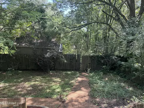 Exterior - 407 N Thunderbird Rd, Hernando, MS 38632 photo 3 of 10
