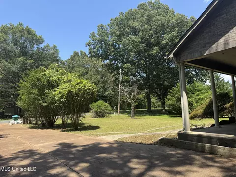 Exterior - 407 N Thunderbird Rd, Hernando, MS 38632 photo 2 of 10