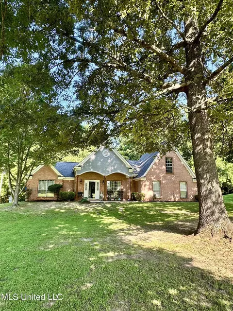 6627 Lake Forest Dr W, Walls, MS 38680