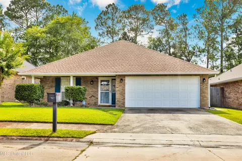 925 Rustwood Dr, Biloxi, MS 39532