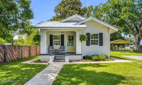 406 Easterbrook St, Bay Saint Louis, MS 39520