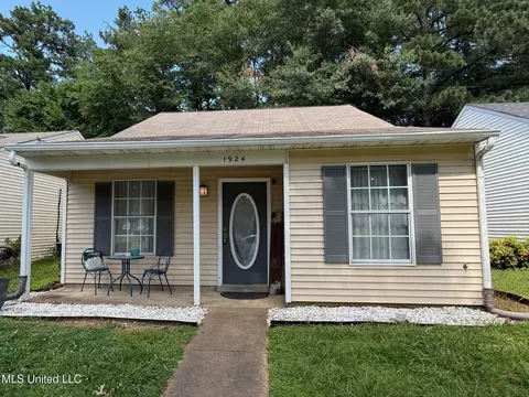 1924 E Parkway St, Hernando, MS 38632