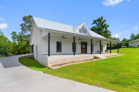 61 W Harmony Dr, Carriere, MS 39426