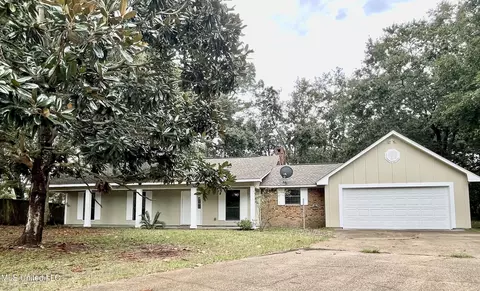 425 Inverness Ct, Ocean Springs, MS 39564