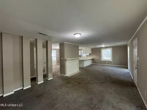 Living - 4876 Maplewood Dr, Jackson, MS 39206 photo 1 of 4