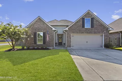 474 Palm Breeze Dr, Ocean Springs, MS 39564