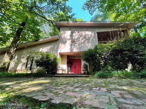 681 Woodland Hills Dr, Lexington, MS 39095