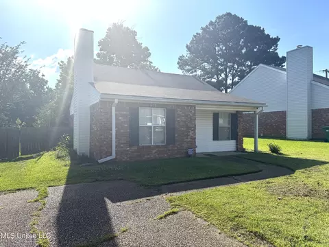 2005 Foxhill Ln, Byram, MS 39272