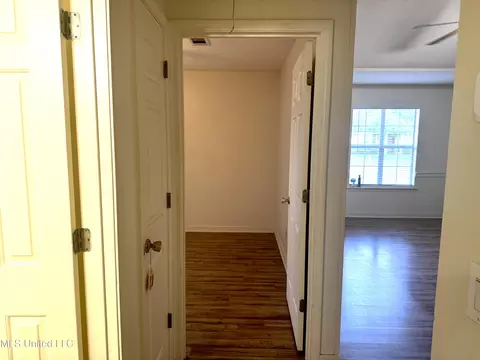 Entry Way - 2005 Foxhill Ln, Byram, MS 39272 photo 1 of 1