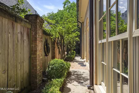Exterior - 1 Cypress Ln, Jackson, MS 39211 photo 6 of 15