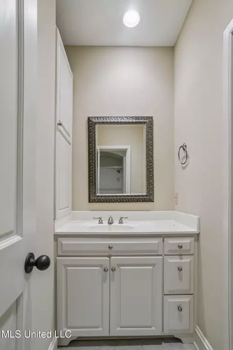 Bath - 1 Cypress Ln, Jackson, MS 39211 photo 5 of 7