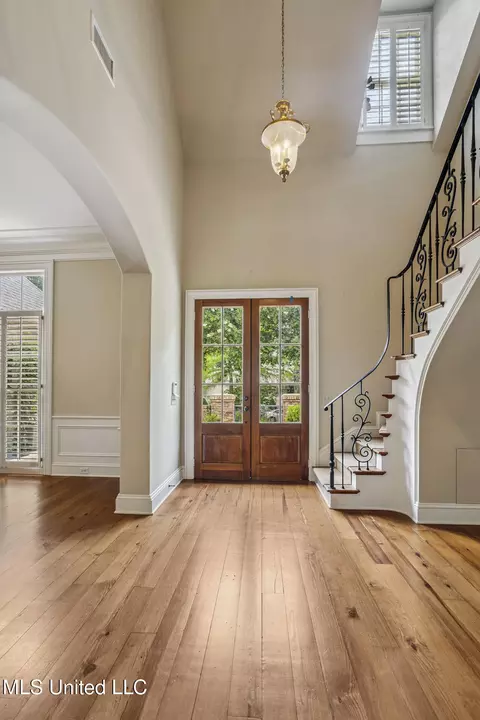 Entry Way - 1 Cypress Ln, Jackson, MS 39211 photo 2 of 5