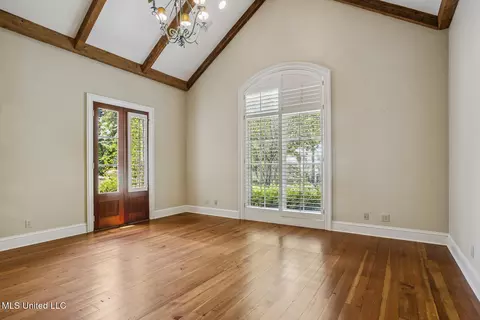Living - 1 Cypress Ln, Jackson, MS 39211 photo 4 of 4