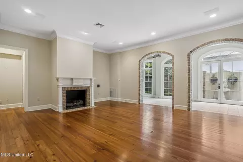 Living - 1 Cypress Ln, Jackson, MS 39211 photo 1 of 4