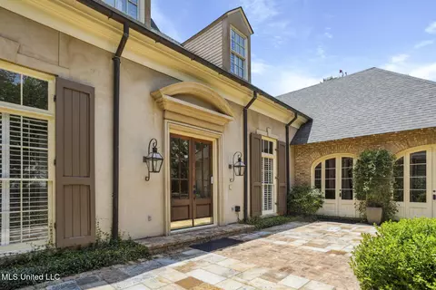 Exterior - 1 Cypress Ln, Jackson, MS 39211 photo 2 of 15
