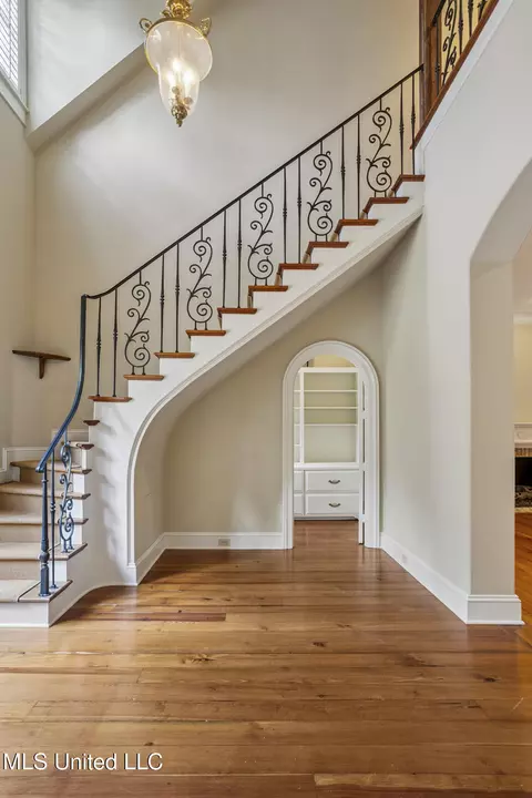 Entry Way - 1 Cypress Ln, Jackson, MS 39211 photo 1 of 5